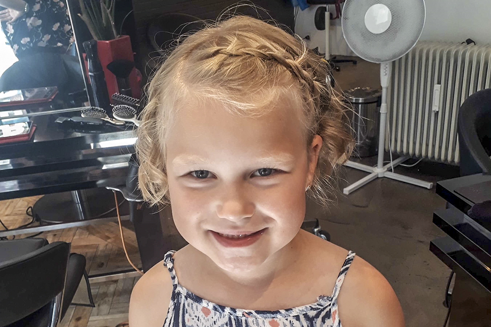 Freya donerede sit smukke hår til kræftramte børn - Netavisen